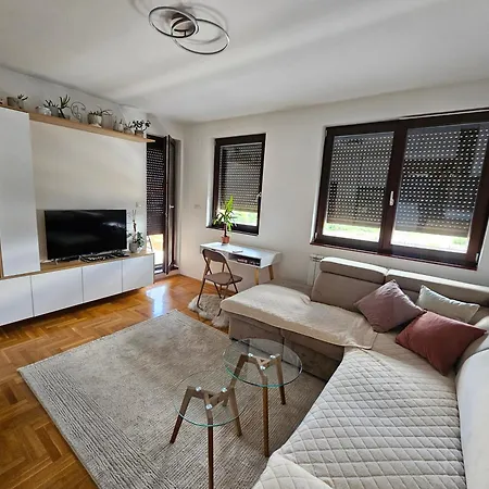 Urban Nest Apartamento Vranjes